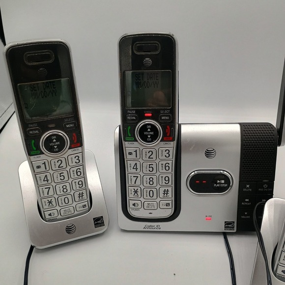 AT&T CL82314 DECT 6.0 3-Handset Expandable Cordless Phone Caller ID Answering - Picture 3 of 4